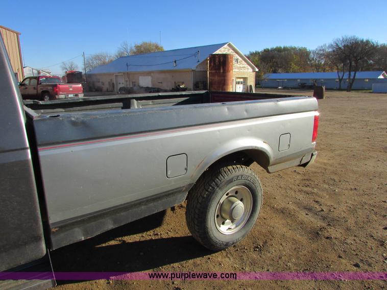 image for item I6728 1997 Ford F250 Super Duty XL pickup truck