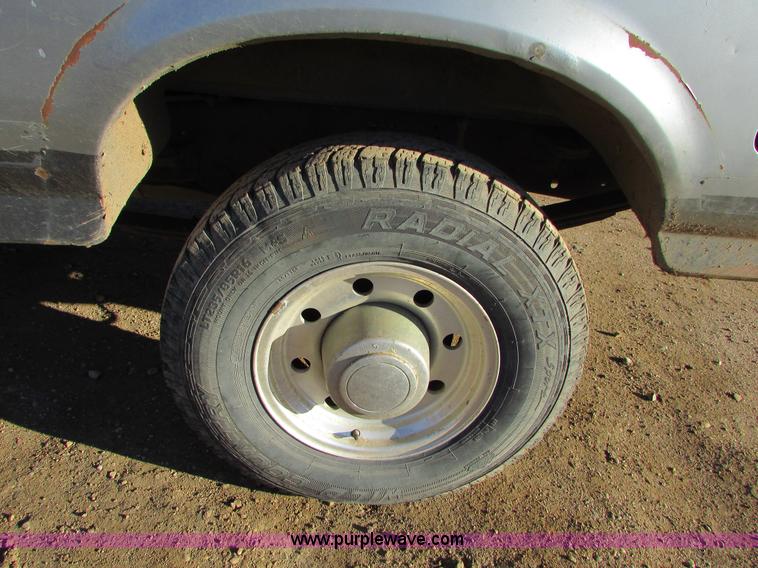 image for item I6728 1997 Ford F250 Super Duty XL pickup truck