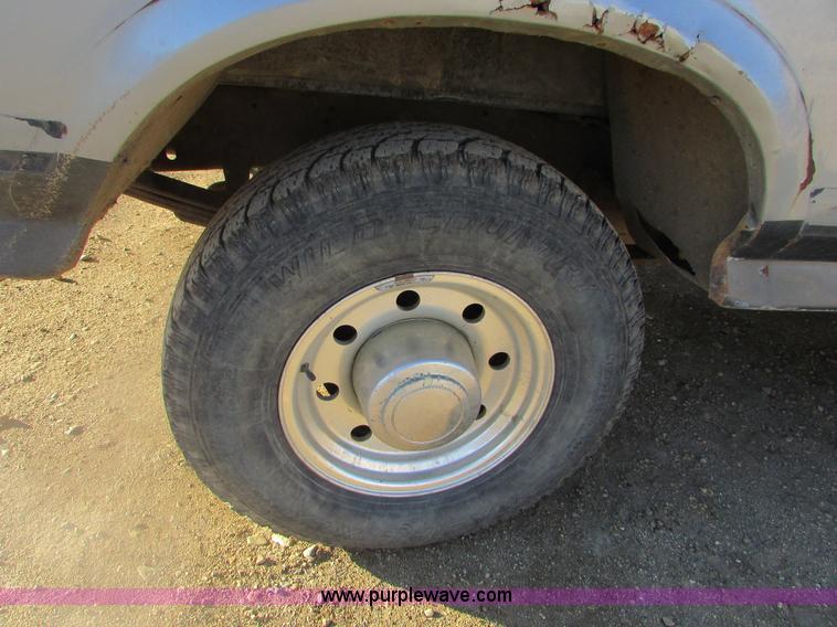 image for item I6728 1997 Ford F250 Super Duty XL pickup truck