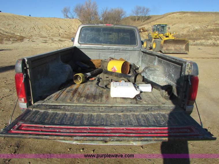 image for item I6728 1997 Ford F250 Super Duty XL pickup truck