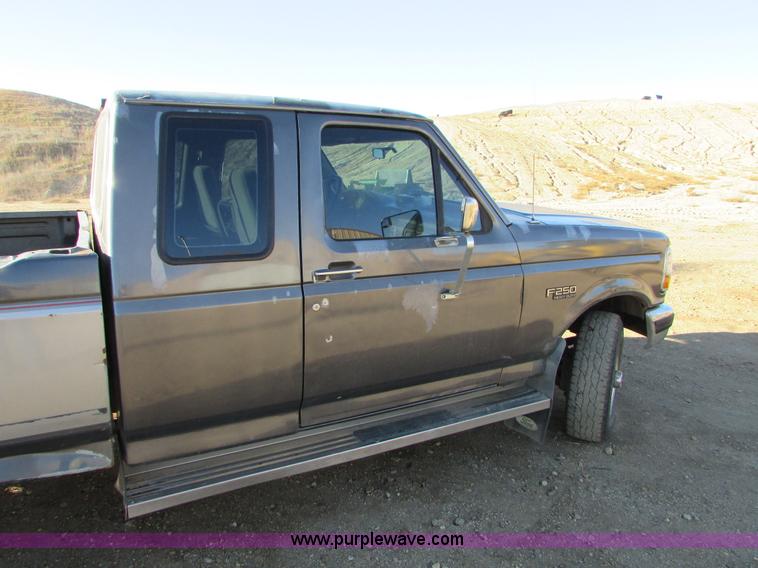 image for item I6728 1997 Ford F250 Super Duty XL pickup truck