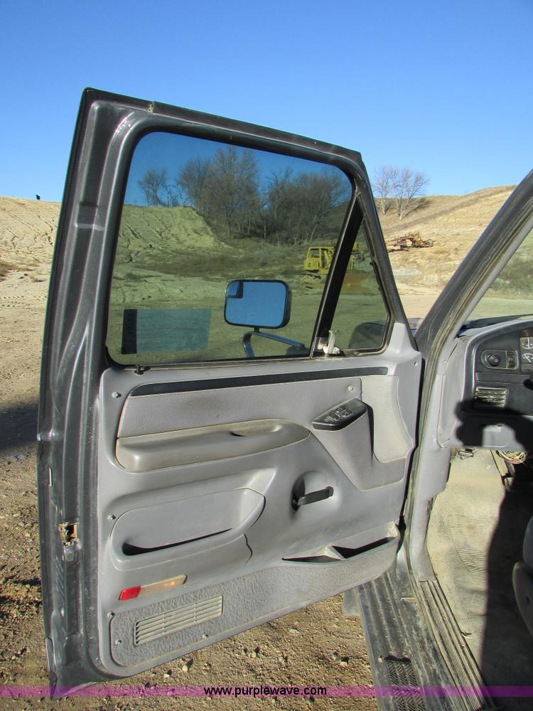 image for item I6728 1997 Ford F250 Super Duty XL pickup truck