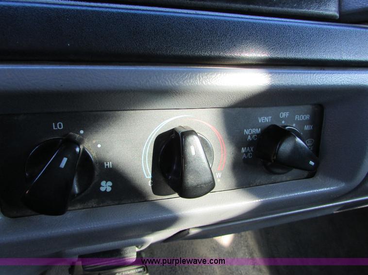 image for item I6728 1997 Ford F250 Super Duty XL pickup truck