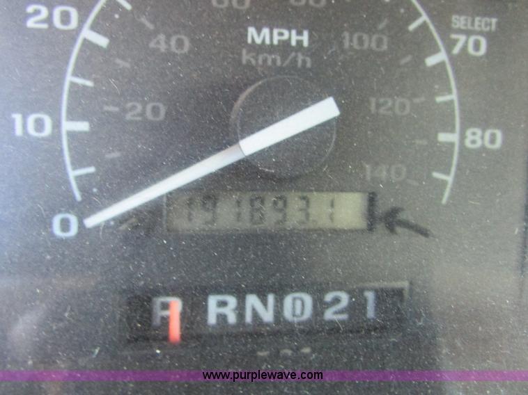 image for item I6728 1997 Ford F250 Super Duty XL pickup truck