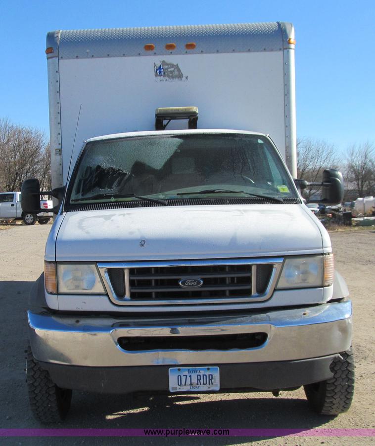 image for item J3357 2002 Ford Econoline E550 box truck