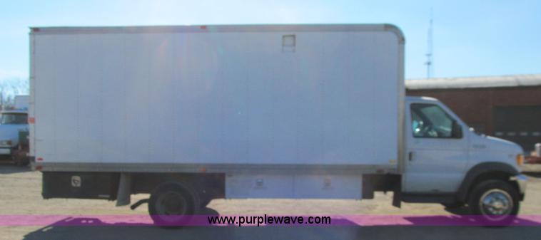 image for item J3357 2002 Ford Econoline E550 box truck