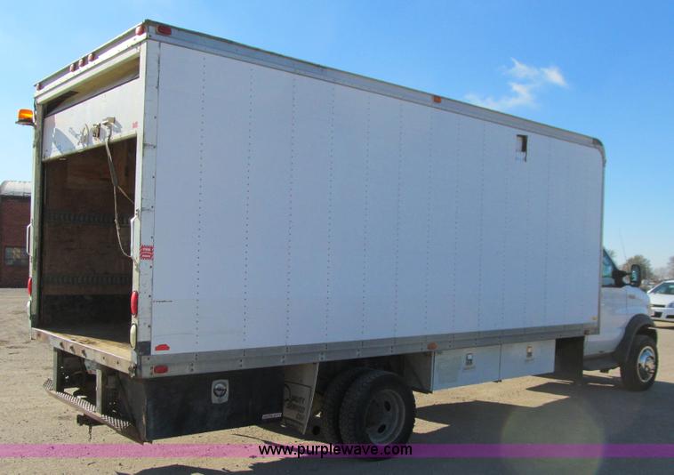 image for item J3357 2002 Ford Econoline E550 box truck