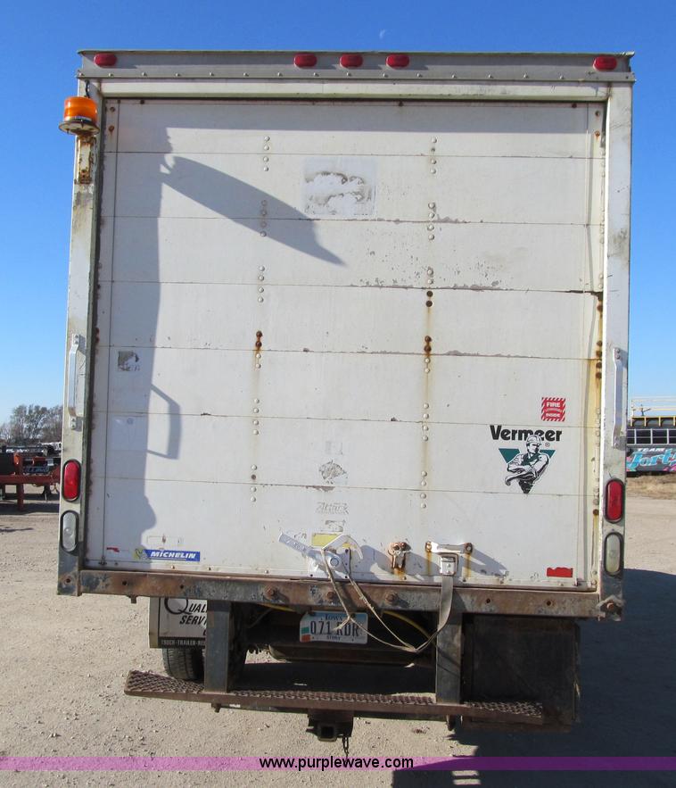 image for item J3357 2002 Ford Econoline E550 box truck