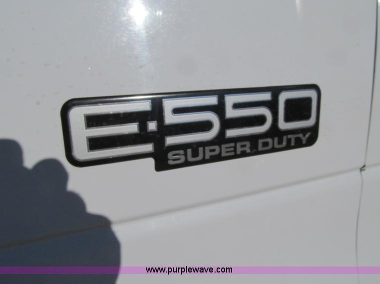 image for item J3357 2002 Ford Econoline E550 box truck