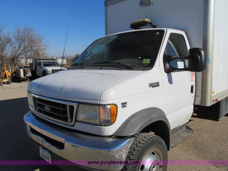 image for item J3357 2002 Ford Econoline E550 box truck