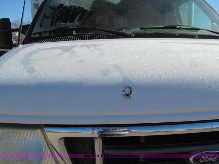 image for item J3357 2002 Ford Econoline E550 box truck