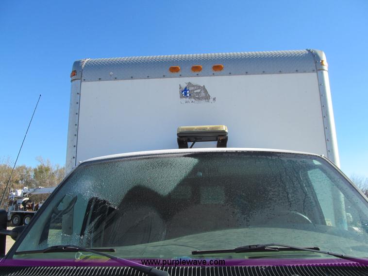 image for item J3357 2002 Ford Econoline E550 box truck