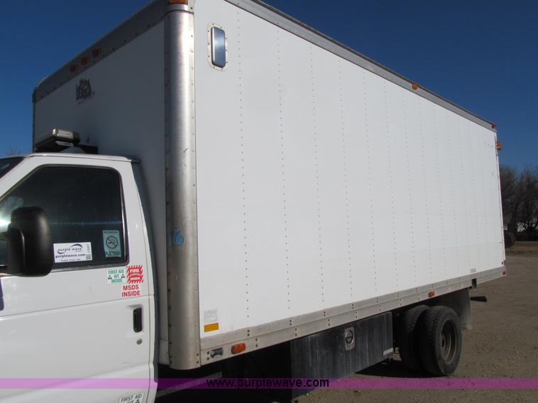 image for item J3357 2002 Ford Econoline E550 box truck