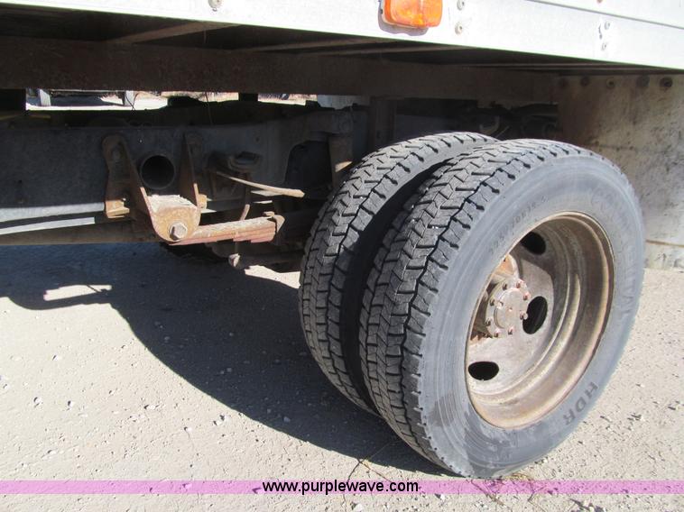 image for item J3357 2002 Ford Econoline E550 box truck