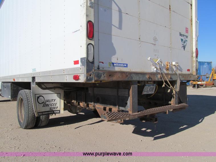 image for item J3357 2002 Ford Econoline E550 box truck