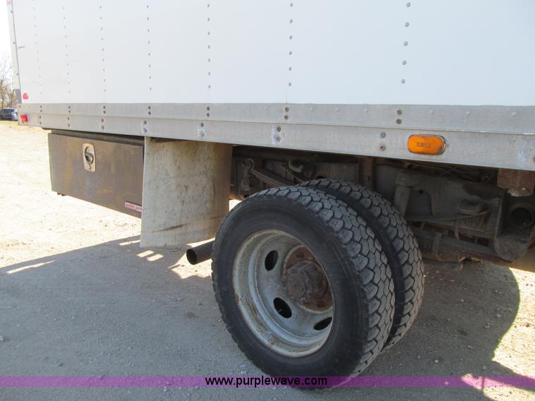 image for item J3357 2002 Ford Econoline E550 box truck