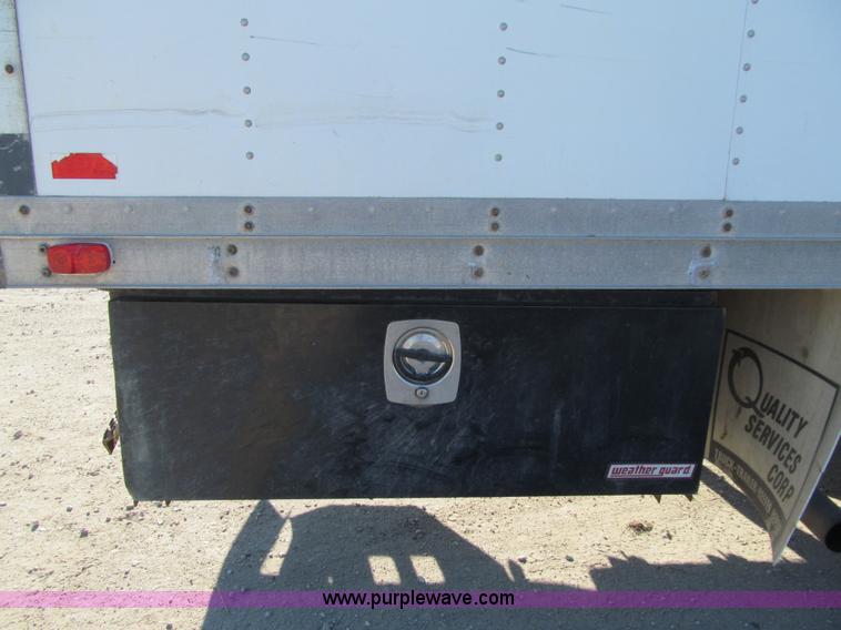 image for item J3357 2002 Ford Econoline E550 box truck