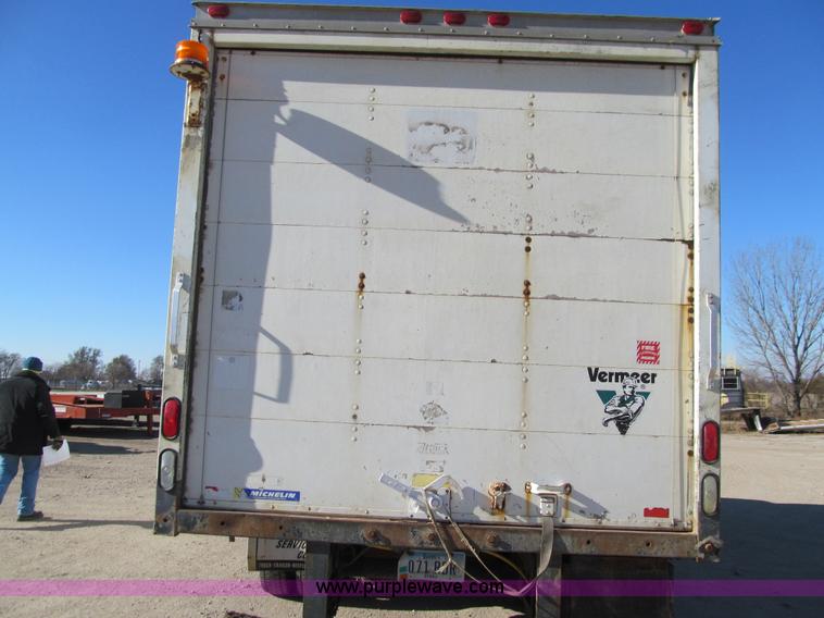 image for item J3357 2002 Ford Econoline E550 box truck