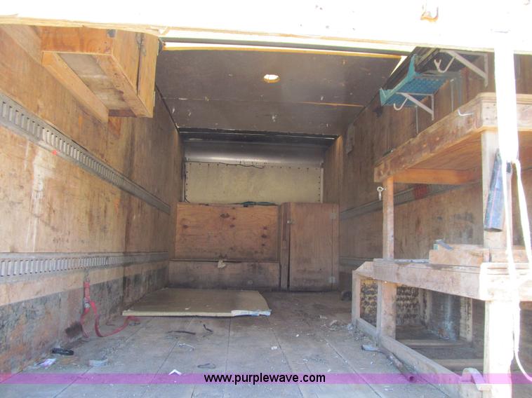image for item J3357 2002 Ford Econoline E550 box truck