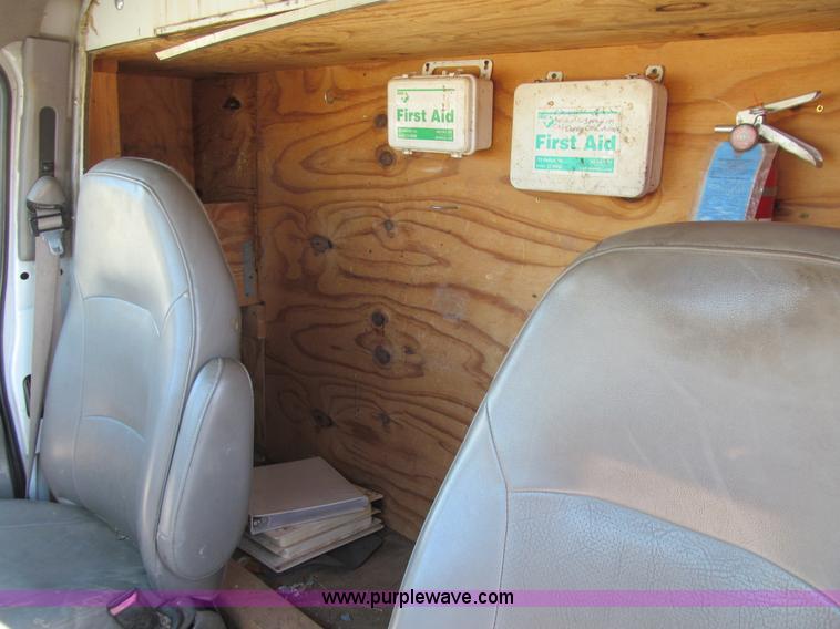 image for item J3357 2002 Ford Econoline E550 box truck