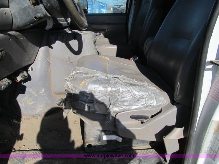 image for item J3357 2002 Ford Econoline E550 box truck