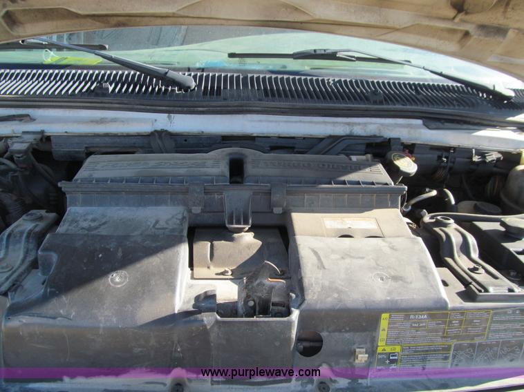 image for item J3357 2002 Ford Econoline E550 box truck