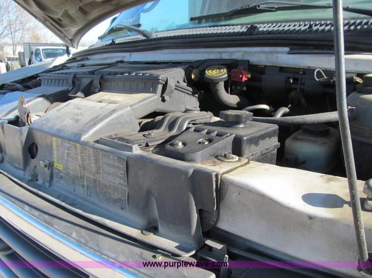 image for item J3357 2002 Ford Econoline E550 box truck