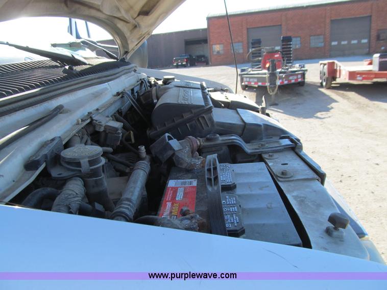 image for item J3357 2002 Ford Econoline E550 box truck