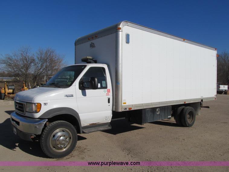 image for item J3357 2002 Ford Econoline E550 box truck