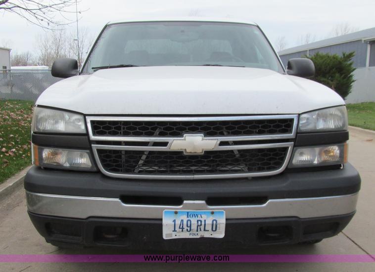image for item J3475 2006 Chevrolet Silverado 1500 Ext. Cab pickup truck