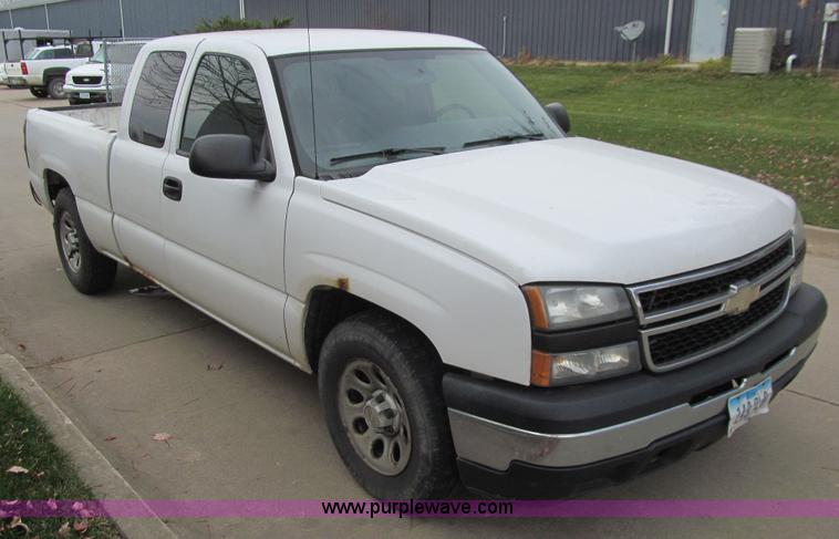 image for item J3475 2006 Chevrolet Silverado 1500 Ext. Cab pickup truck
