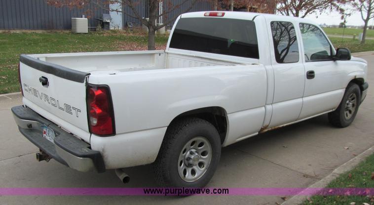 image for item J3475 2006 Chevrolet Silverado 1500 Ext. Cab pickup truck