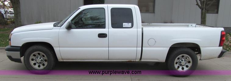 image for item J3475 2006 Chevrolet Silverado 1500 Ext. Cab pickup truck