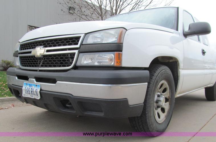 image for item J3475 2006 Chevrolet Silverado 1500 Ext. Cab pickup truck
