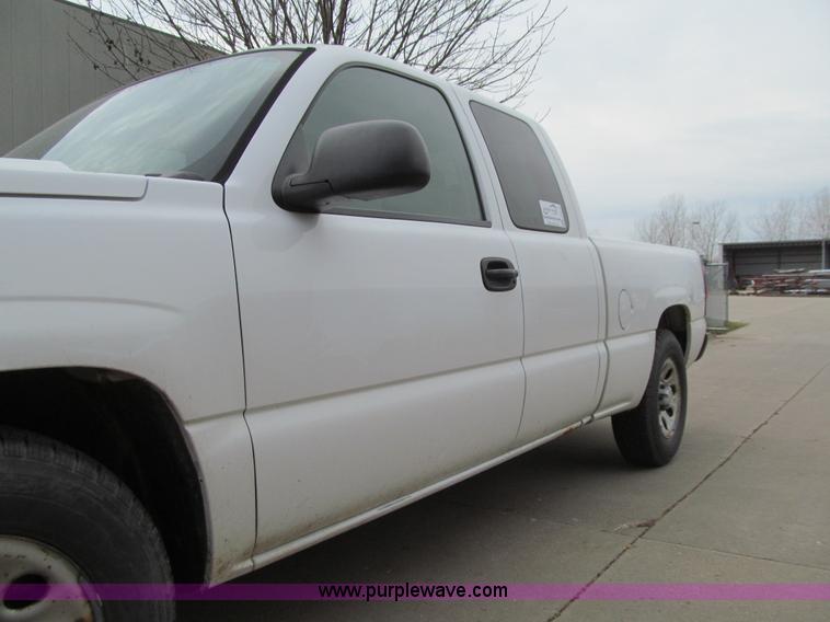 image for item J3475 2006 Chevrolet Silverado 1500 Ext. Cab pickup truck