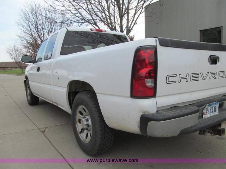 image for item J3475 2006 Chevrolet Silverado 1500 Ext. Cab pickup truck