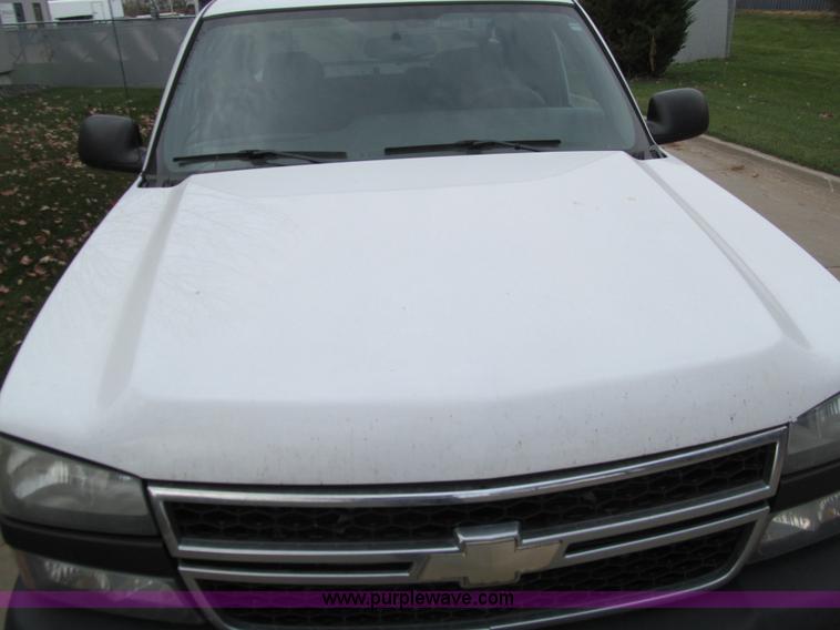 image for item J3475 2006 Chevrolet Silverado 1500 Ext. Cab pickup truck