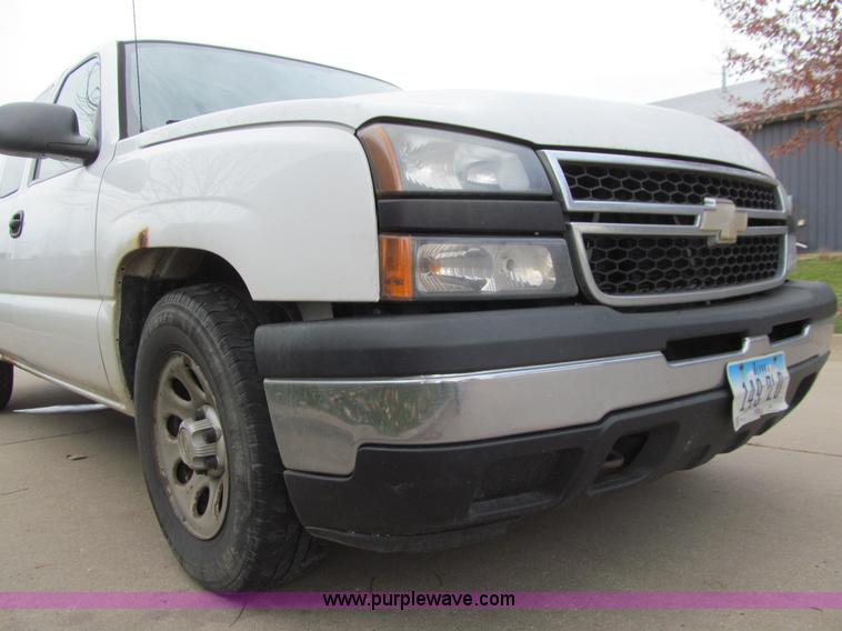 image for item J3475 2006 Chevrolet Silverado 1500 Ext. Cab pickup truck