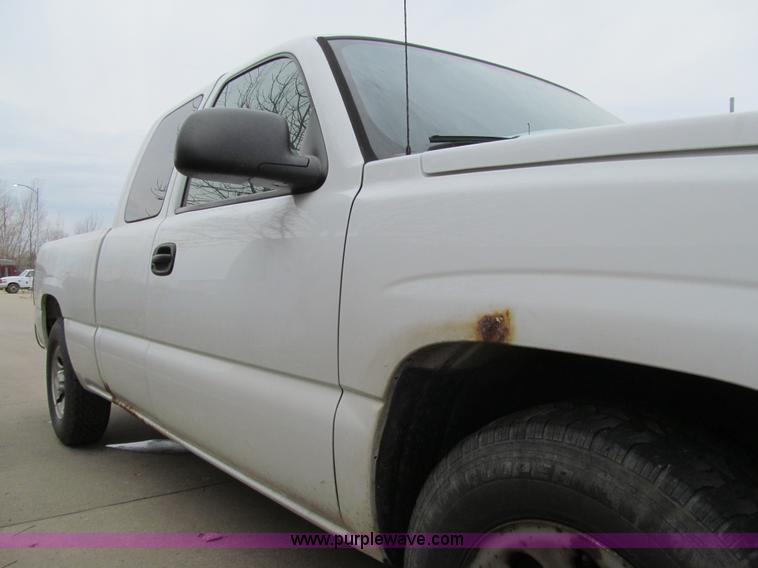 image for item J3475 2006 Chevrolet Silverado 1500 Ext. Cab pickup truck