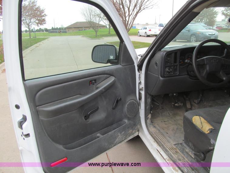 image for item J3475 2006 Chevrolet Silverado 1500 Ext. Cab pickup truck