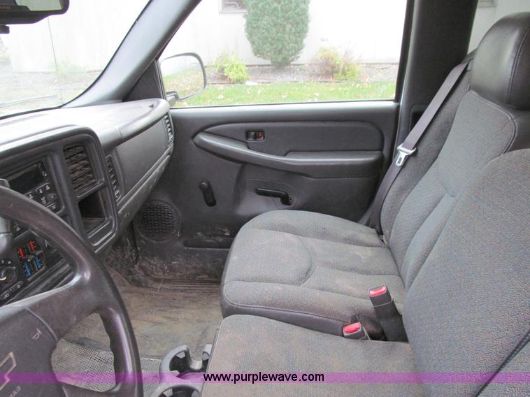 image for item J3475 2006 Chevrolet Silverado 1500 Ext. Cab pickup truck