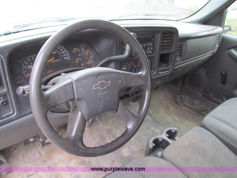 image for item J3475 2006 Chevrolet Silverado 1500 Ext. Cab pickup truck