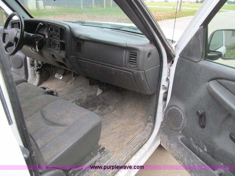 image for item J3475 2006 Chevrolet Silverado 1500 Ext. Cab pickup truck