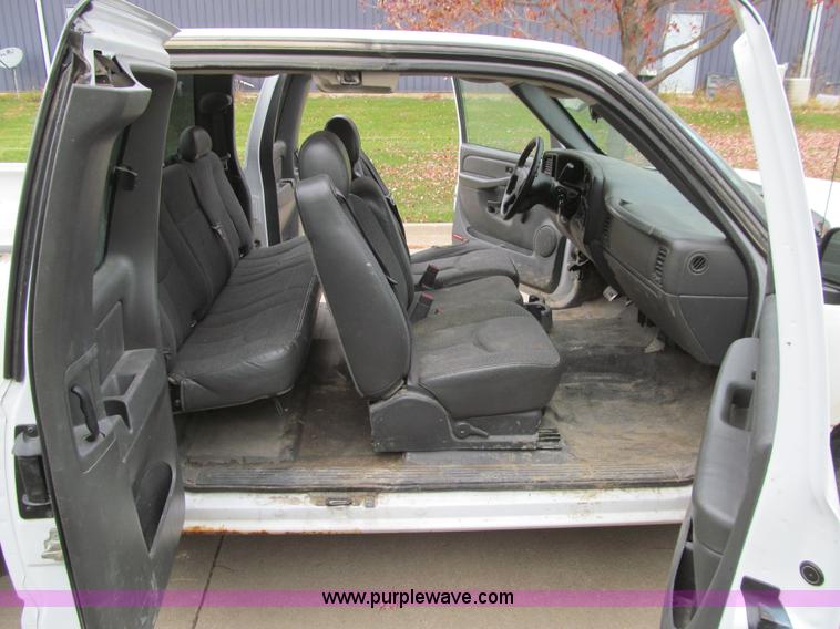 image for item J3475 2006 Chevrolet Silverado 1500 Ext. Cab pickup truck