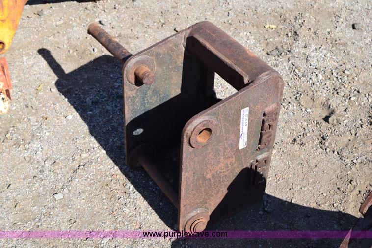 Wain Roy quick attach coupler in Wichita, KS Item AY9153 sold Purple Wave