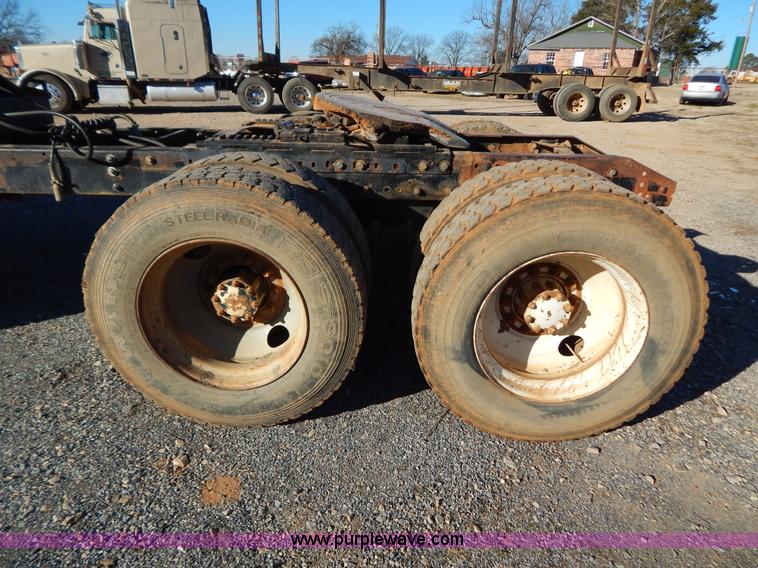 image for item B4821 1989 Mack R690ST semi truck