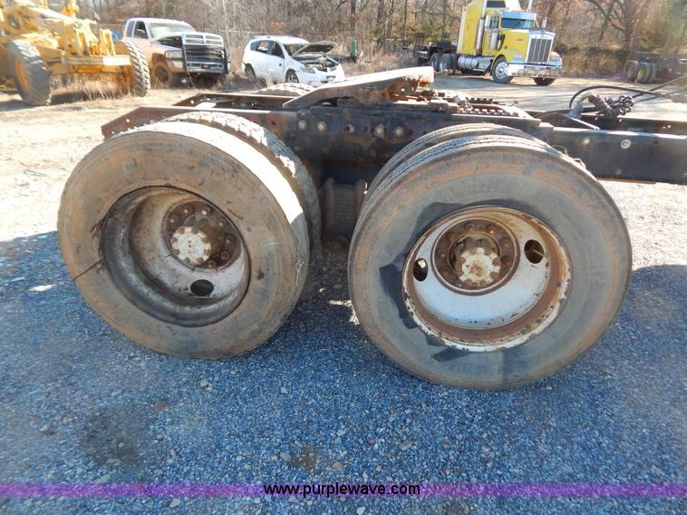 image for item B4821 1989 Mack R690ST semi truck