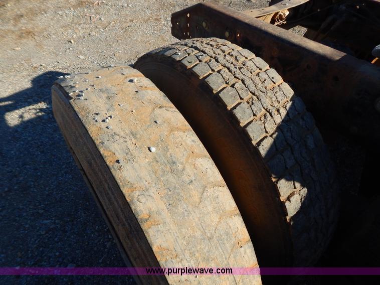 image for item B4821 1989 Mack R690ST semi truck