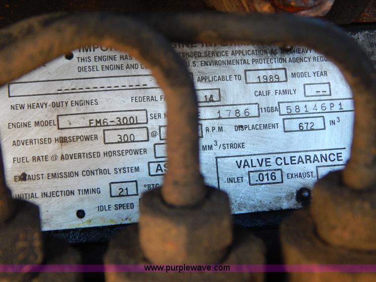 image for item B4821 1989 Mack R690ST semi truck