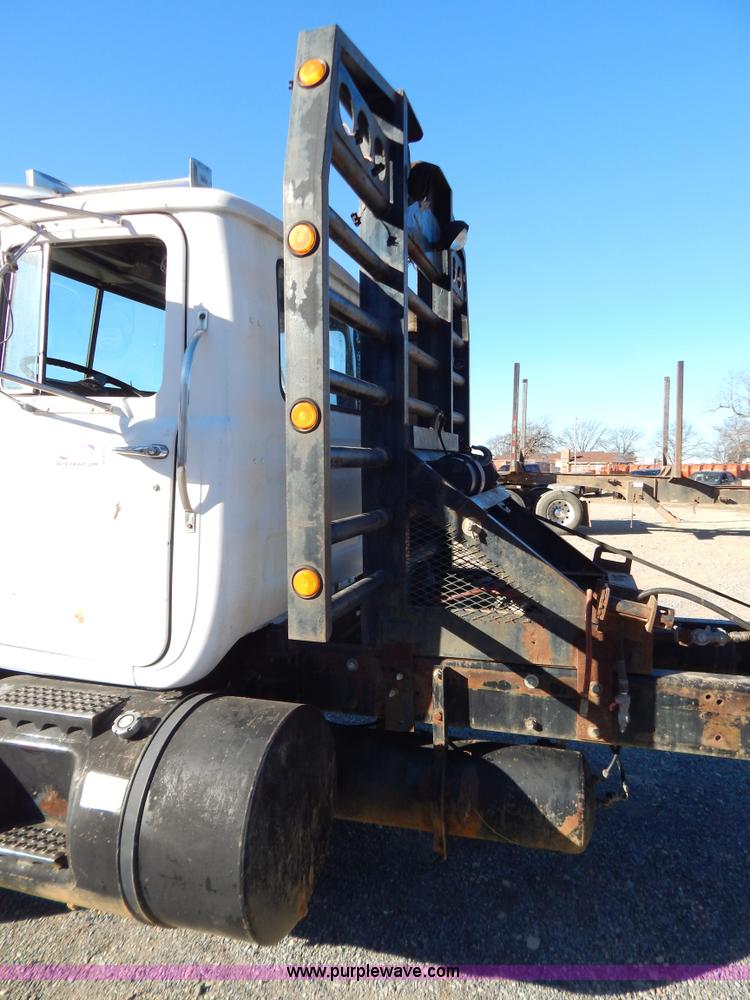 image for item B4821 1989 Mack R690ST semi truck
